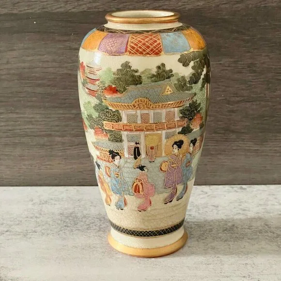 Early 20th C.  Japanese Satsuma Hand-Painted Enamel Multicolor Gilded 6.5