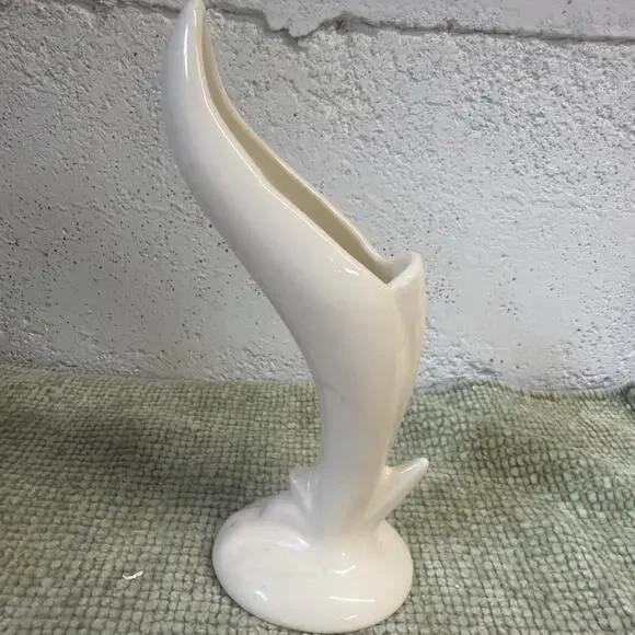 Vintage Ivory Pottery Bud Vase Mid Century Modern Abstract Sculptural 8 In 1980