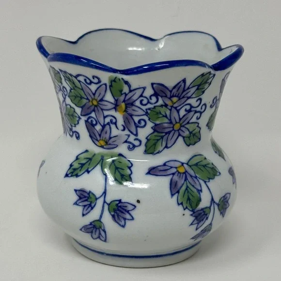 Vintage Blue White Floral Scalloped Ceramic Vase Chinoiserie Planter 3