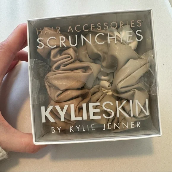 Kylie Cosmetics KYLIESKIN Neutral Leatherette Scrunchie Trio