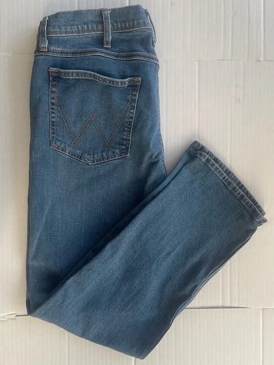 Wrangler Men’s Dark Blue Boot-Cut Jeans