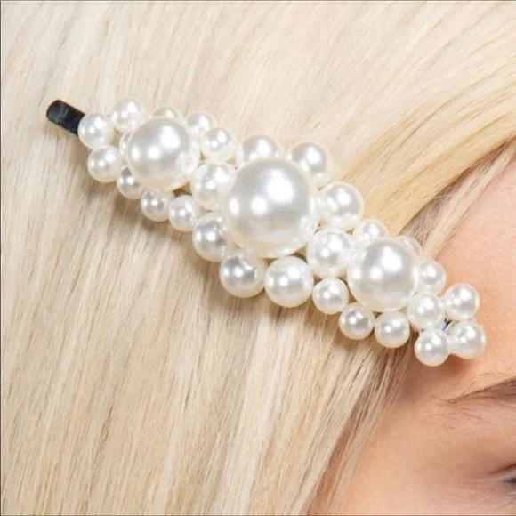 Pearls of wisdom barrette New