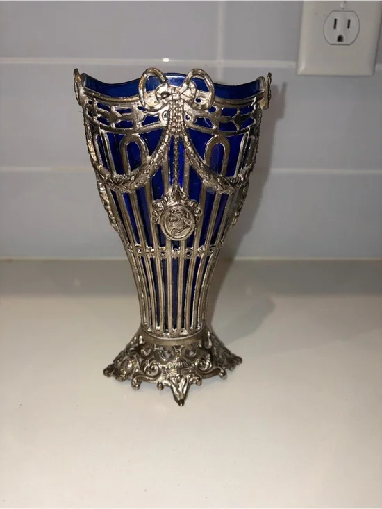 vintage Godinger Art Nouveau vase cobalt blue glass ornate silver-plated frame.