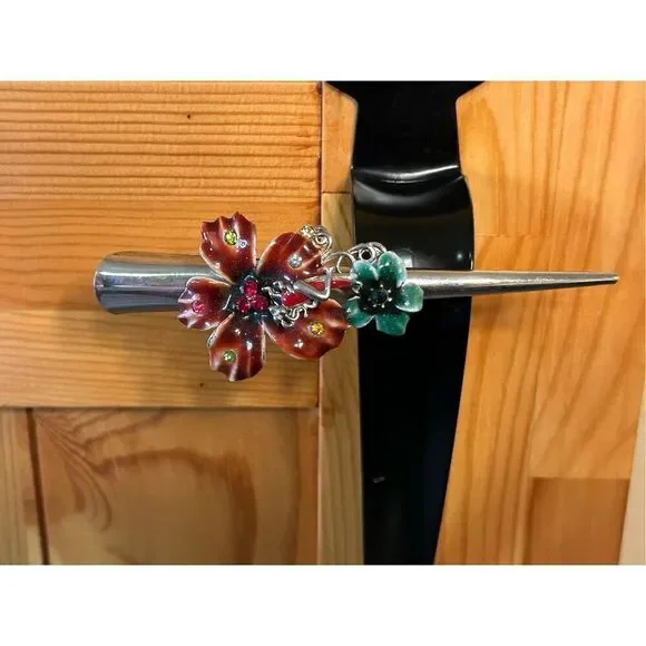Large Vintage Rhinestone Studded Floral Alligator Hair Clip (8218)