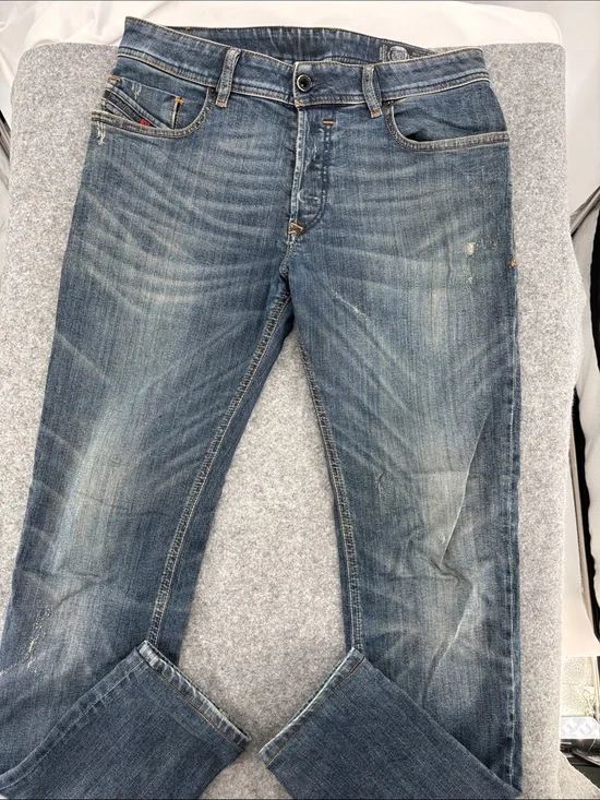 Diesel Men's 1979 Sleenker Skinny Fit  button fly distressed Jeans 31