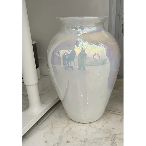 (15N)Vintage Cambridge Glass Pearl Iridescent Thin Blown White Tall Vase Decor