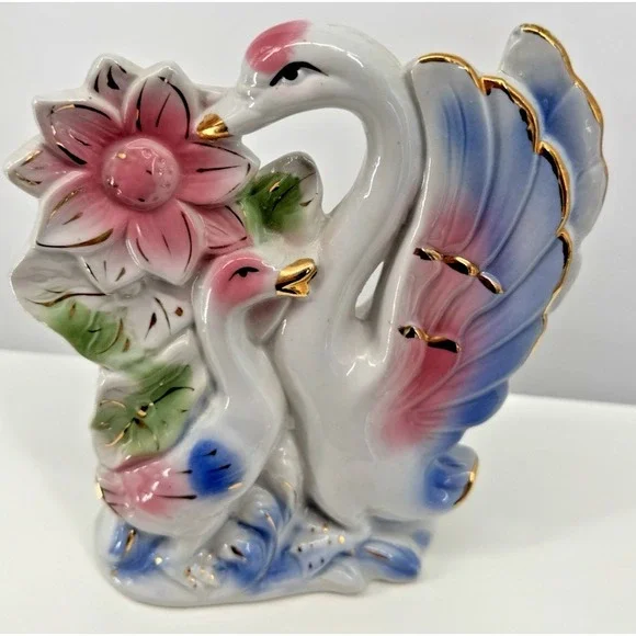 Vintage Swans‎ Figurine with Floral Gold Trim