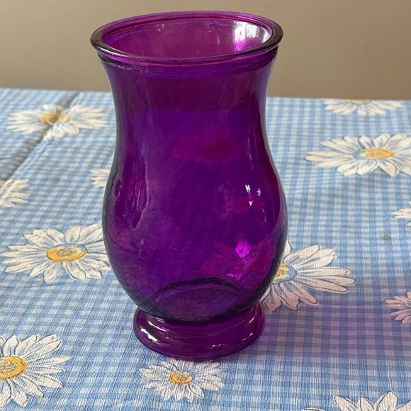 EUC~Vintage 7 Inch Elegant Purple Decorative Floral Glass Vase