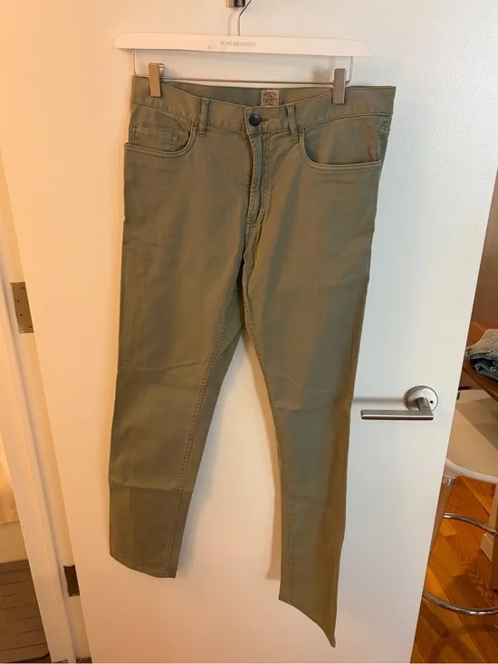 Faherty Slim Straight Jeans in Olive
