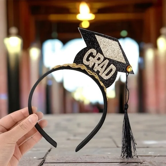 New Graduation Cap Headband - Perfect for Your Graduation Look! Class of 2025