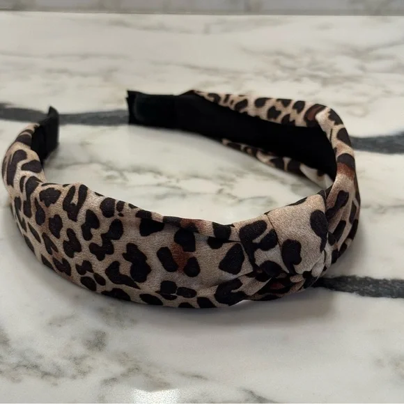 NWOT☀️🔥Tan Leopard Print Knotted Headband - OS