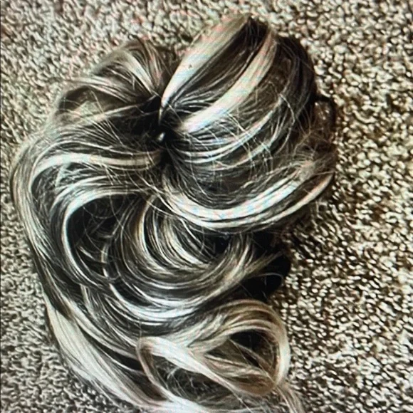 Tipped/frosted messy hair bun with clip #3