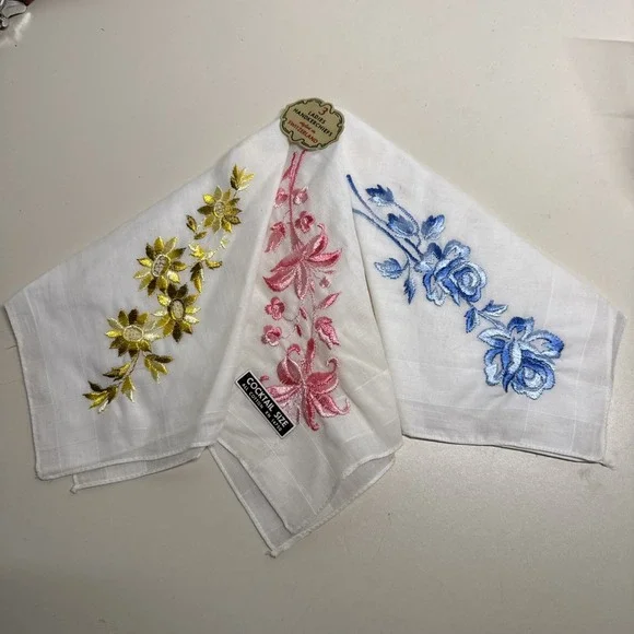 VNTG Floral Embroidered 3 Ladies Handkerchief Switzerland Cotton Cocktail Size