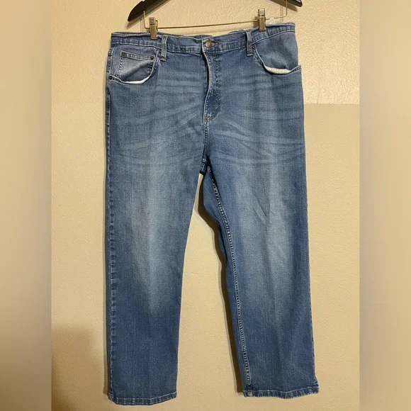 Wrangler Relaxed Fit Blue Jeans for Men 36x27