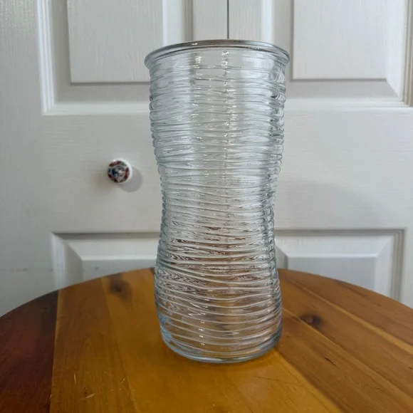 Clear glass ribbed wavy pinched flower‎ vase