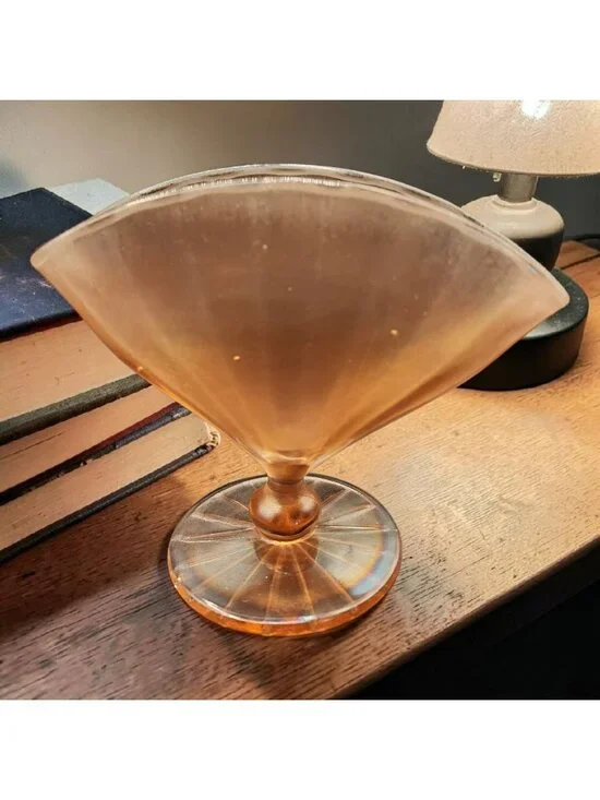 Stretch Art Glass Blush Pink Iridescent Fan Vase 5.25