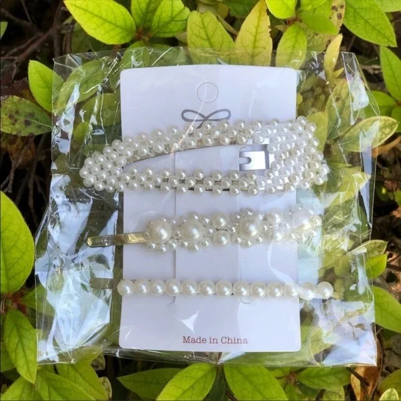 NWOT Cream Pearl Embellished Hair Clip Set - OS