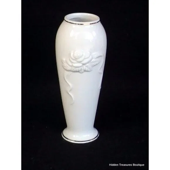 Lenox Embossed Rose Blossom‎ Bud Vase Cream 24K Gold Trim