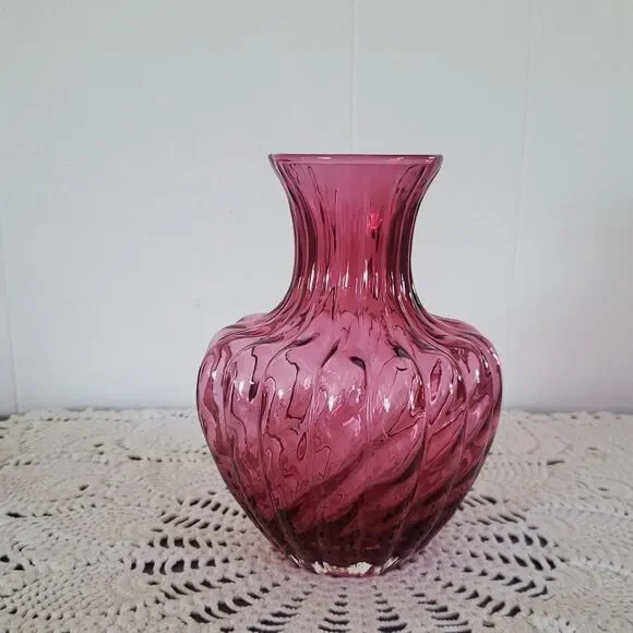Vintage 1960s Pilgrim Cranberry Glass Optic Swirl Ribbed Vase 6