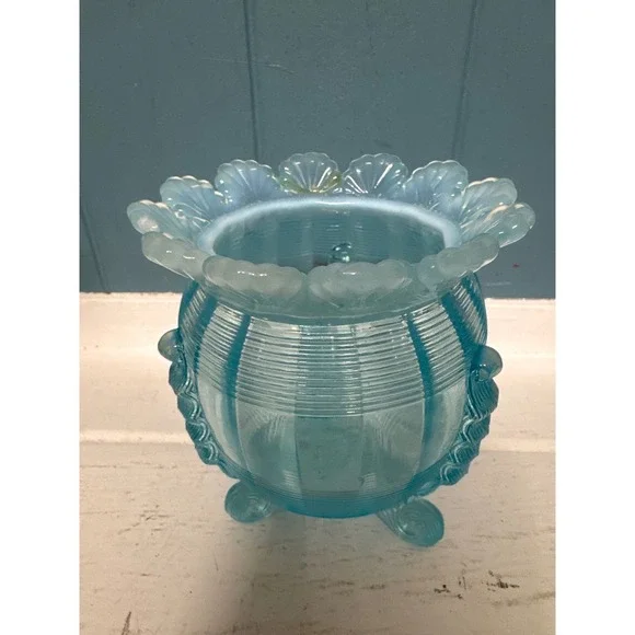 Vtg Northwood Klondyke Aqua Glass Footed Urn Vase Scalloped Rim Swirl Accent‎