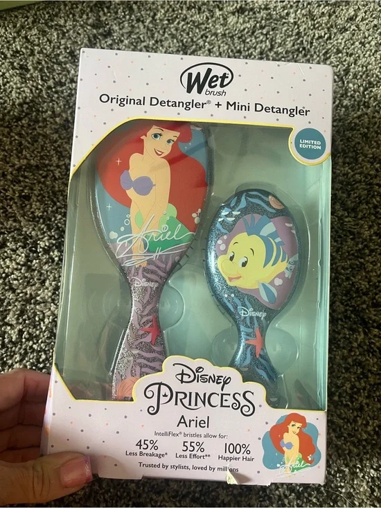 Wet Brush Ariel and Flounder set