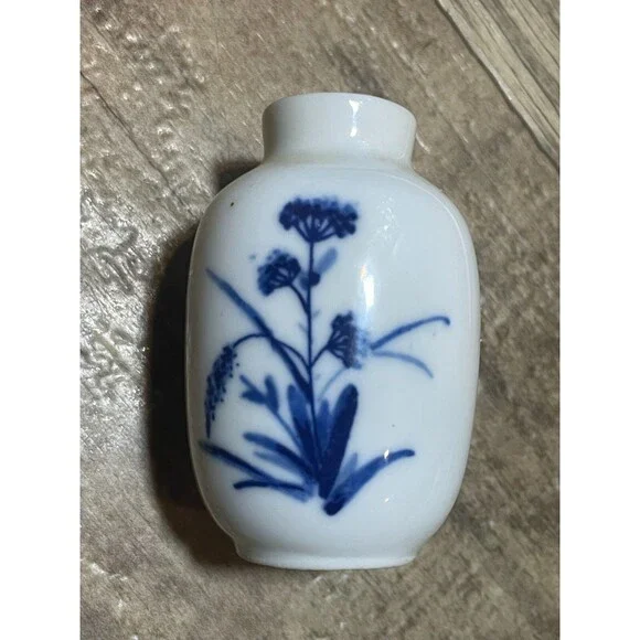 Oriental Bud Vase Blue Floral 2.5