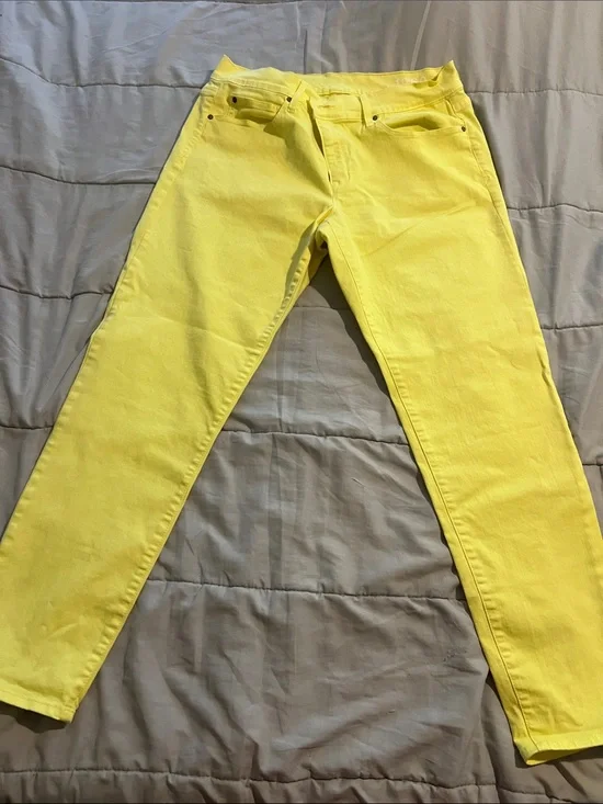 GAP Men's Slim Straight Jeans in Yellow