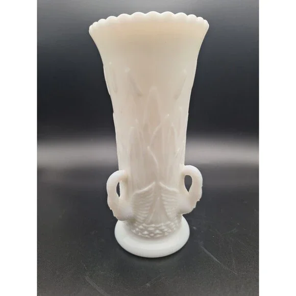 VTG Westmoreland Vase White Milk Glass Swan and Cattails 6-3/8