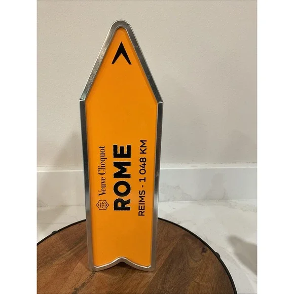Limited Edition VEUVE CLICQUOT Destination ROME Arrow Presentation Box Tin Empty