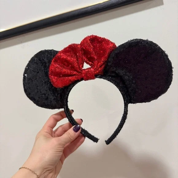 Disney Parks Minnie Mouse ears headband sequins bow