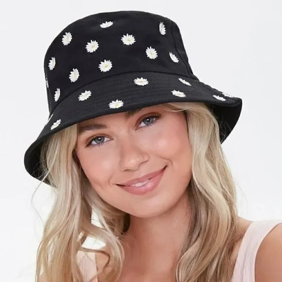 Alice and Olivia Reversible Bucket Hat - NWT