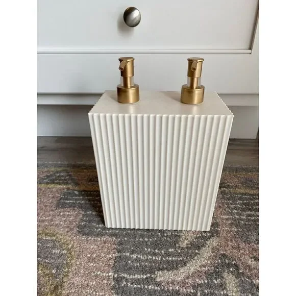 Simple Ribbed Lotion/Soap Refillable Container 6x9”