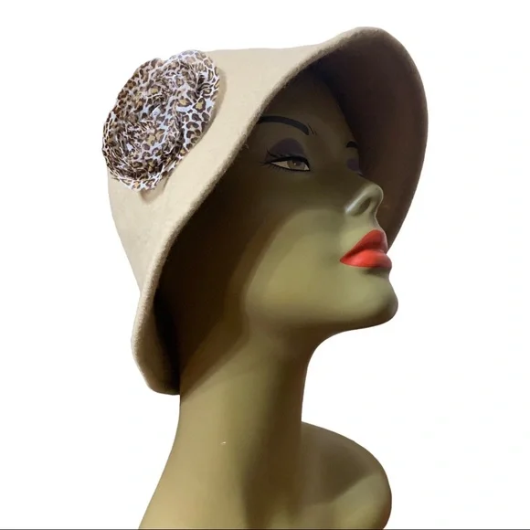 Woman’s Bucket Hat with Rosette OSFM