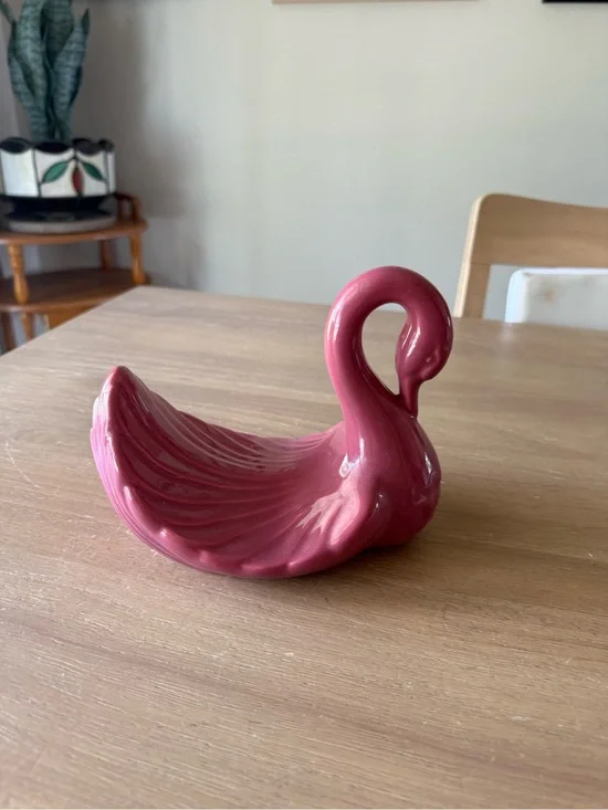 Vintage 1980s Mauve Pink Andre Richard Ceramic Swan Towel Holder