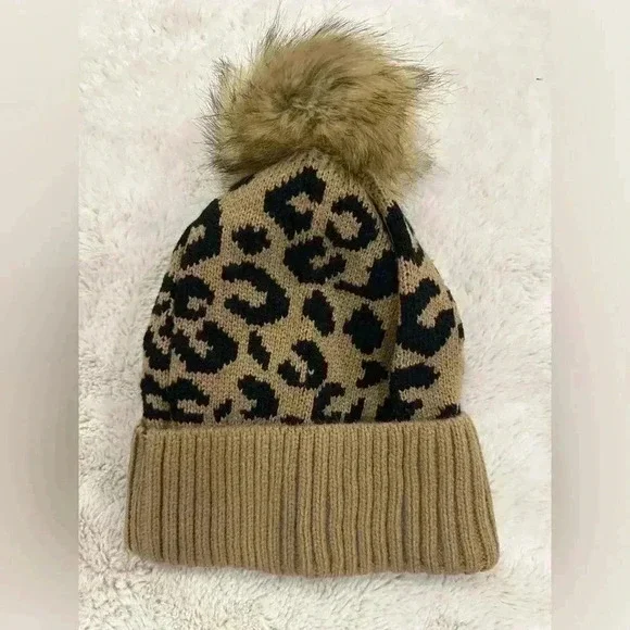 Leopard knitted cap black and brown