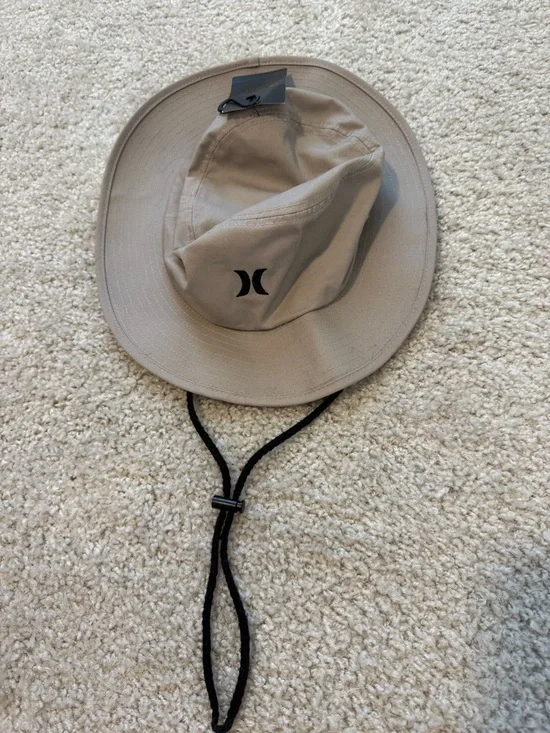 Hurley bucket hat w tags