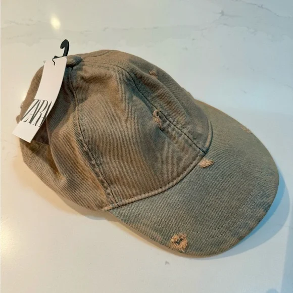 NWT - Zara Hat - Stylish