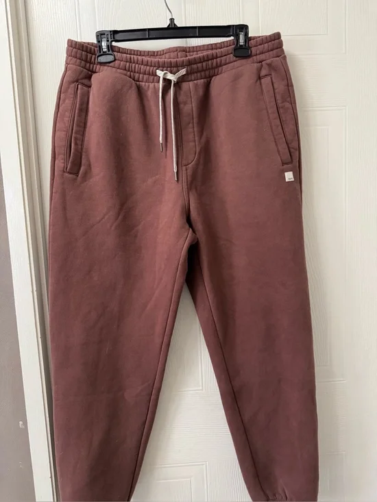 Vuori Men's Joggers in Dusty Mauve with Contrast Drawstring