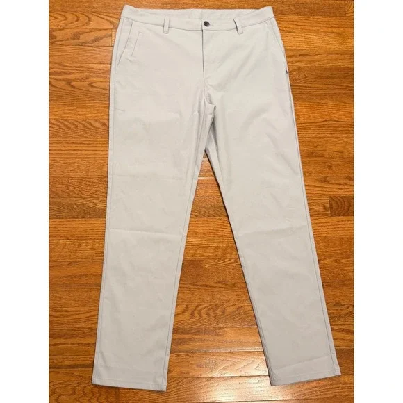 Vuori Cascade Tech Chino Pants Mens 34x31 Light Grey Performance Golf V427