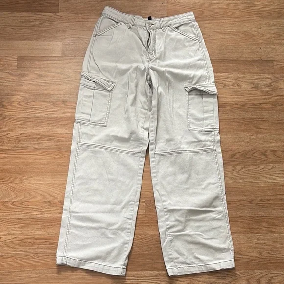 Women’s Gray Cargo Pants‎