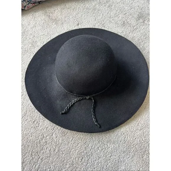 NWOT Banana Republic wool floppy hat, $50 M/L