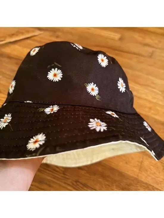 Coachella  Reversible Daisy Bucket Hat NWOT