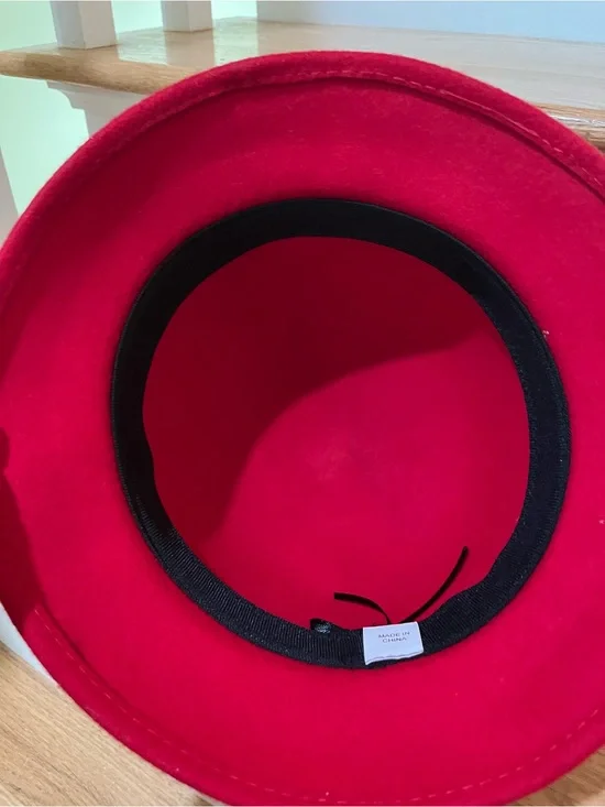 RETRO Red Wool Bucket Hat with Black Band and Flower Detail NWOT