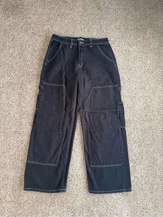 Workwear-Inspired Black Cargo Pants