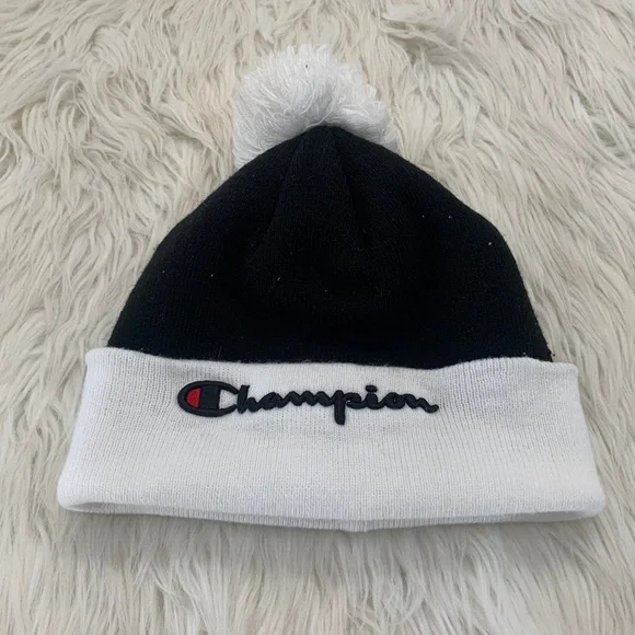 Champion Script Beanie with Pom. OS‎