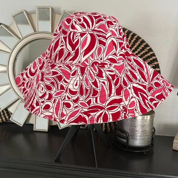 Lands End red pattern floppy beach hat 🏖️