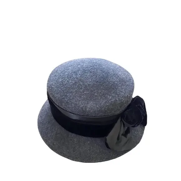 Lord & Taylor Vintage Velvet Black Bow 100% Wool‎ Gray Bucket Style Hat