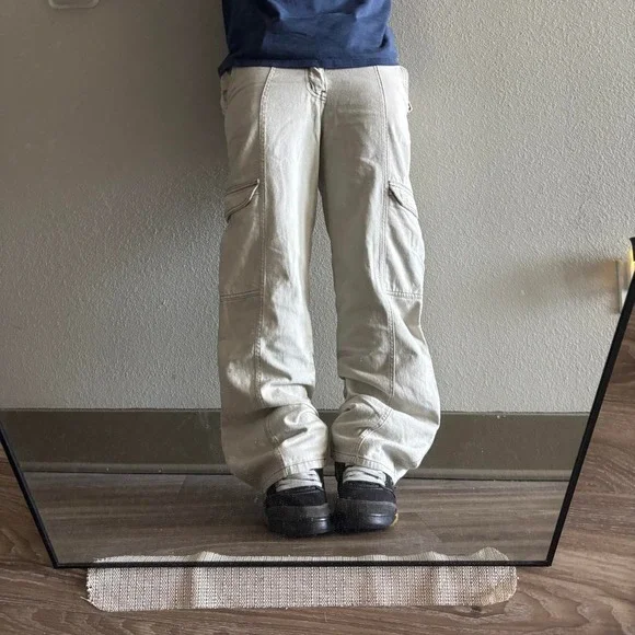 Vintage Y2K/2000s Cream Streetwear Cargo Pants! 26x30