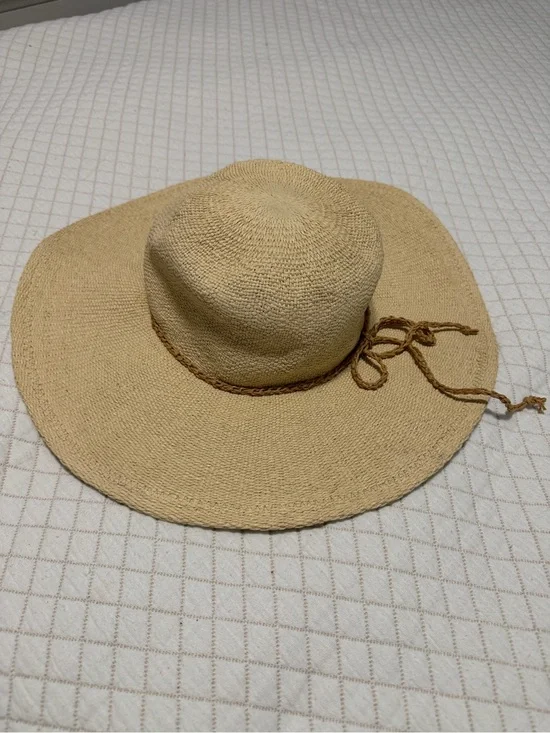 Peter Grimm Broad Brim Straw Sun Hat - Nude with Woven Bow Accent