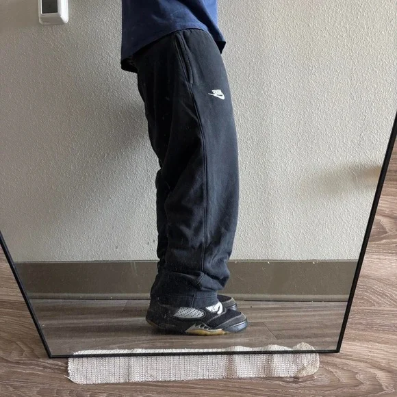 Vintage Y2K/2000s Black Nike Streetwear Essential Sweatpants! Size M